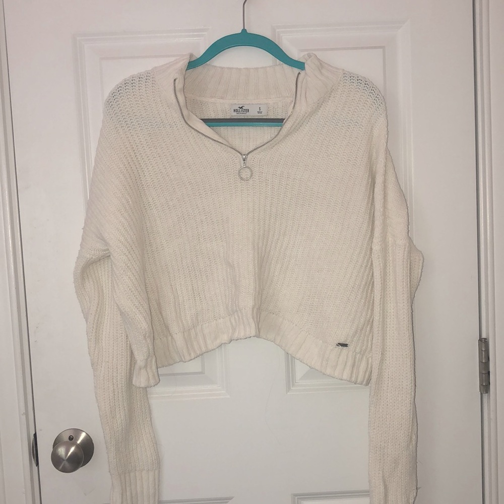 Thrifted Hollister. Cream cropped sweater. Small